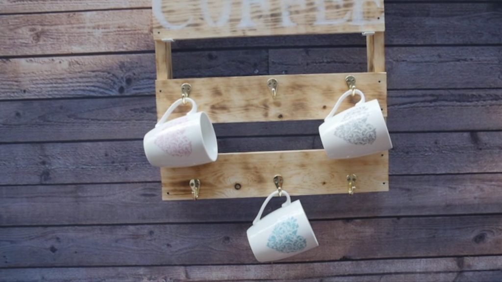 DIY rusztikus bögretartó